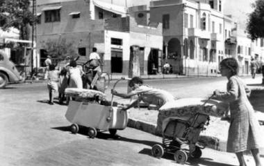 Palestinians flee from the Mediterranean coastal city of Jaffa in 1948. (UNRWA)